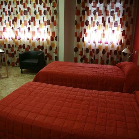 Hostal El Poligono La Roda Εξωτερικό φωτογραφία