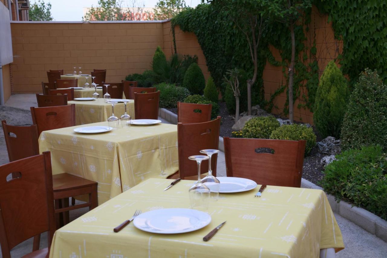 Hostal El Poligono La Roda Εξωτερικό φωτογραφία