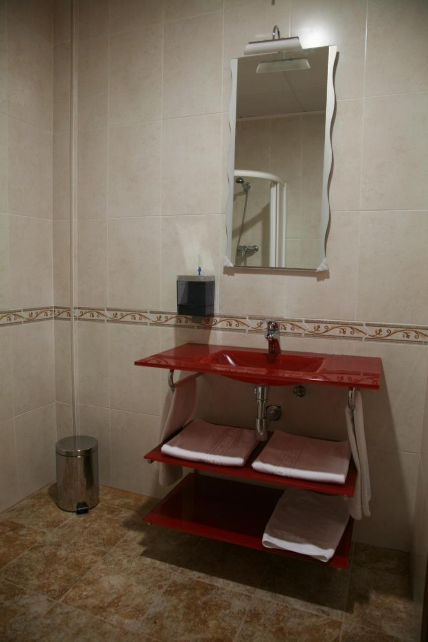 Hostal El Poligono La Roda Εξωτερικό φωτογραφία