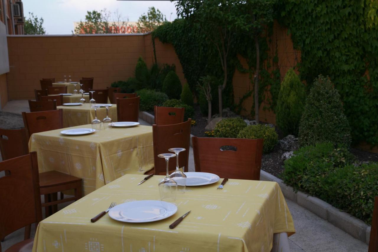 Hostal El Poligono La Roda Εξωτερικό φωτογραφία