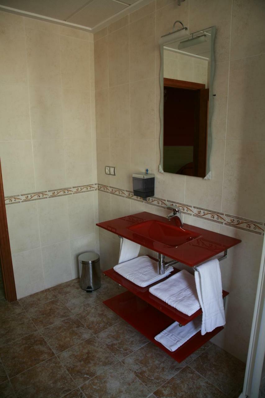 Hostal El Poligono La Roda Εξωτερικό φωτογραφία